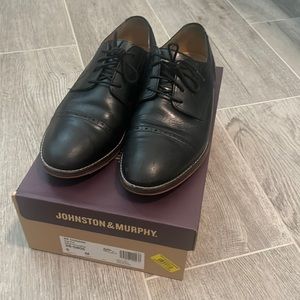 Boys Johnston & Murphy black dress shoes size 6
